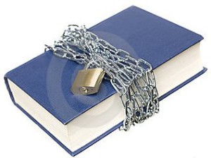 book-chain-lock-12185719