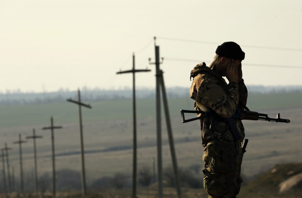 A Ukrainian soldier stands guard outside a Ukrainian Army military camp set up on a field close to the Russian border in east Ukraine March 24, 2014. REUTERS/Yannis Behrakis (UKRAINE - Tags: CIVIL UNREST POLITICS CONFLICT TPX IMAGES OF THE DAY)