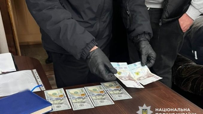 Новини Кропивницького та Кіровоградщини, чоловік намагався дати хабар поліцейському